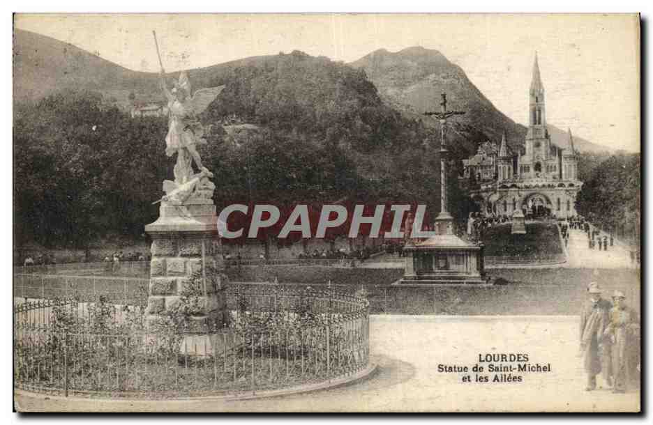 CPA Lourdes Statue de Saint Michel et les Allees