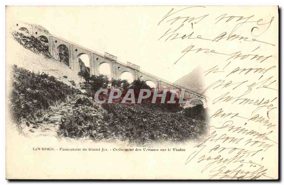 CPA Lourdes Funiculaire du grand Jer Croisement des voitures sur le viaduc