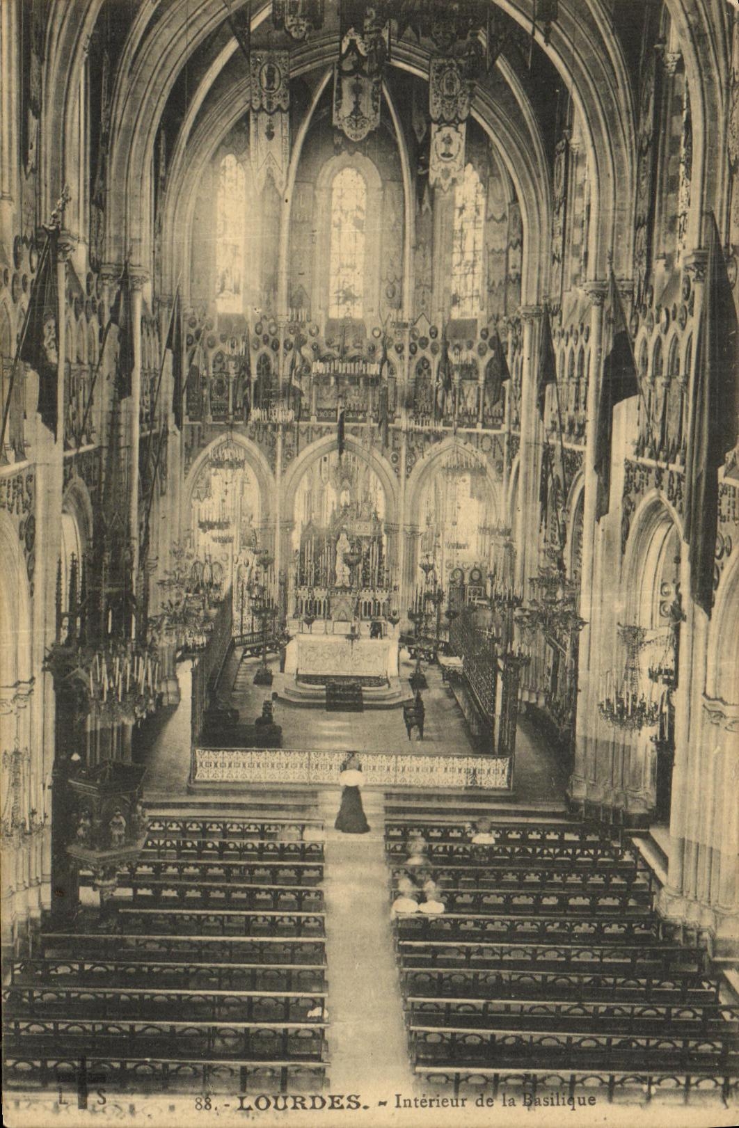 CPA Lourdes La Basilique Interieure