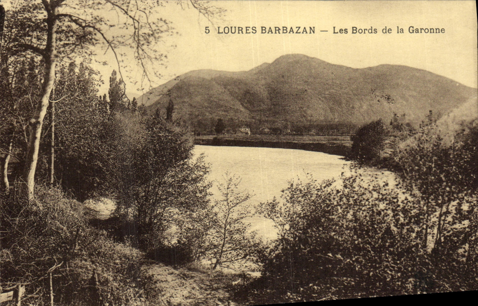 CPA Lourdes Barbazan Les Bords de la Garonne