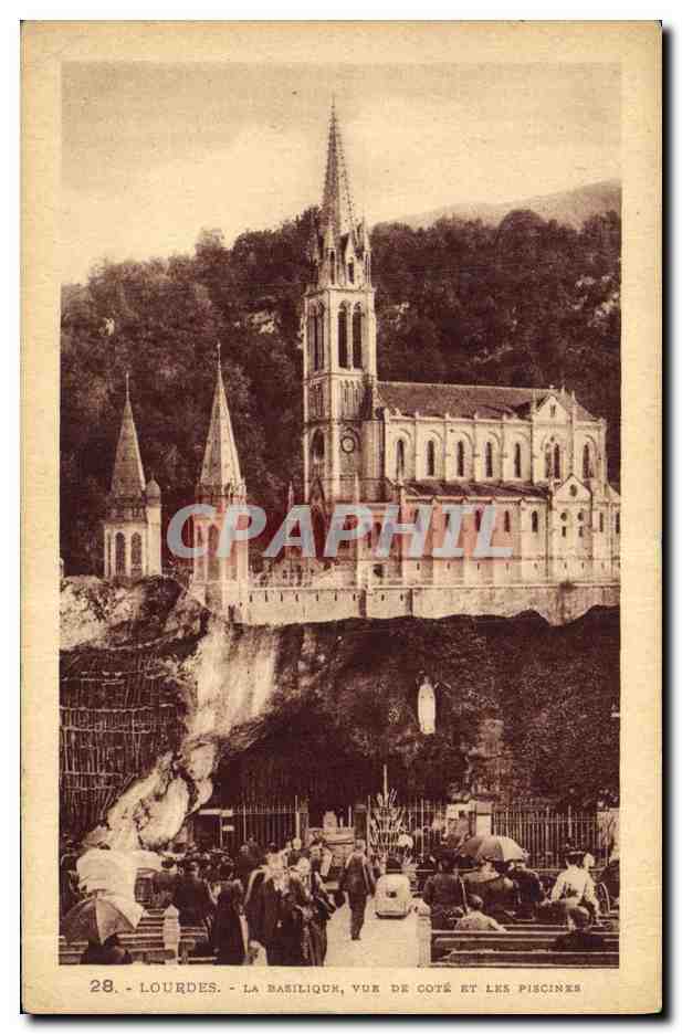CPA Lourdes La Basilique Vue De Cote Et Les piscines