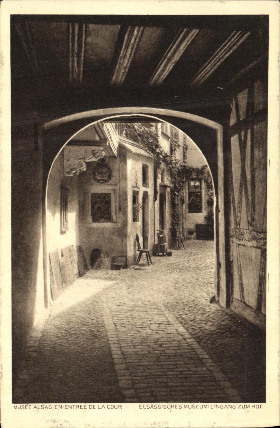CPA Strasbourg Musee alsacien Entree de la cour 