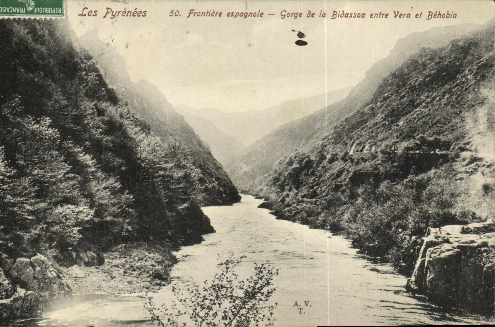 Les Pyrénées — Frontière espagnole — Gorge de la Bidassoa entre Vera et Béhobia — A.V. T.