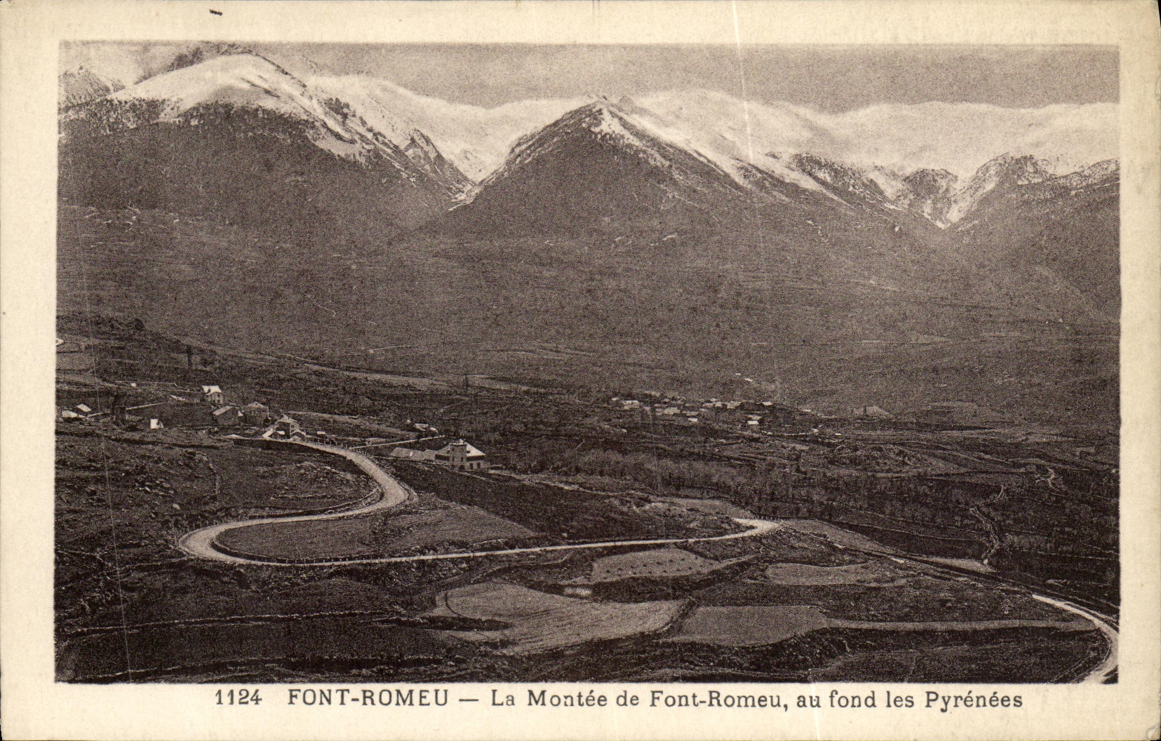 CPA Font Romeu La Montee de Font Romweu au Fond les Pyrenees