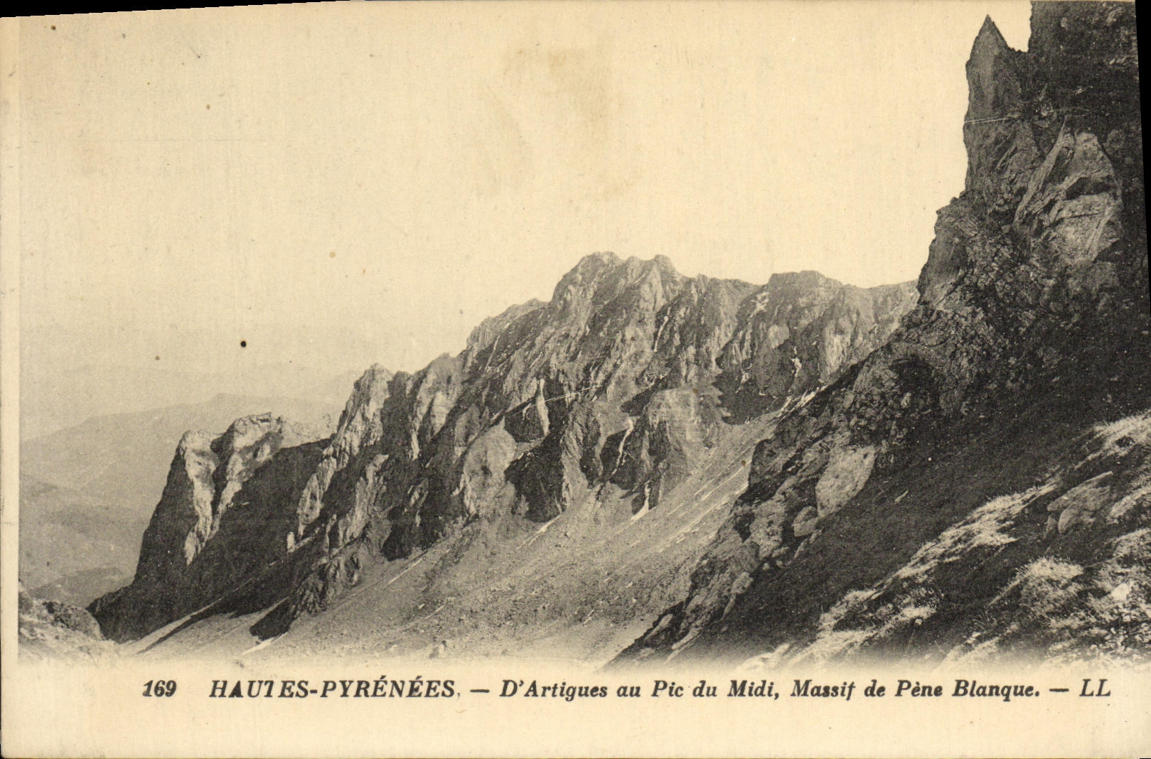 CPA Hautes Pyrenees D Artigues au Pic du Midi Massif de Pene Blanque 