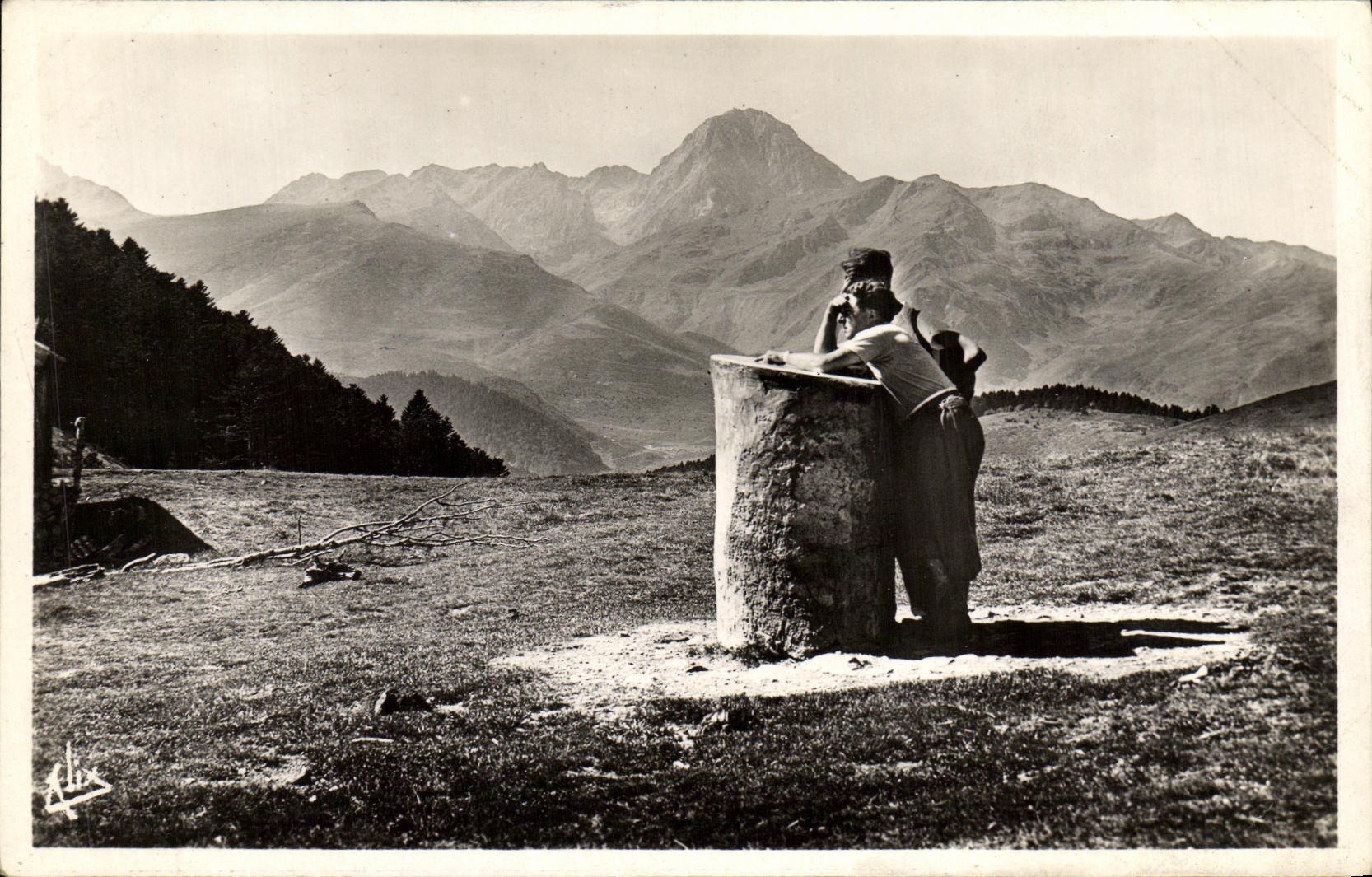 CPA Les Pyrenees Col d Aspin La table d orientation et le Pic du Midi