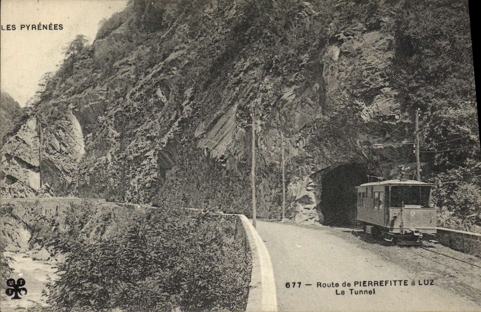 CPA Route de Pierrefitte a Luz Le Tunnel Tramway