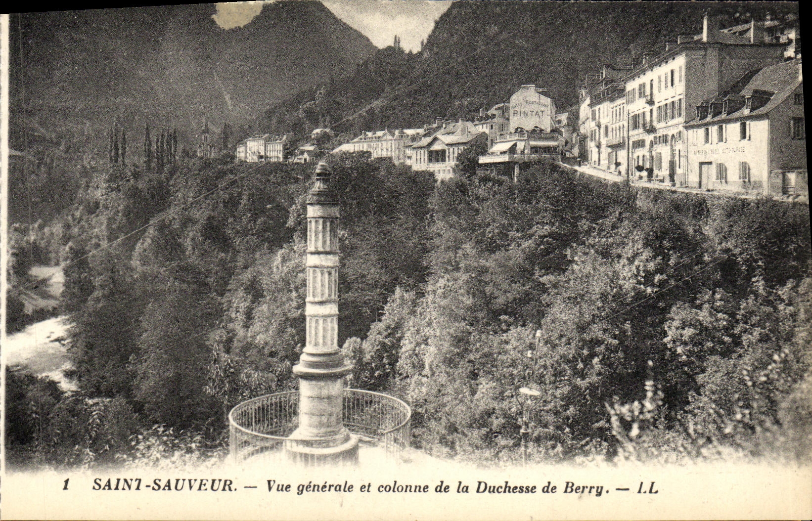 Saint-Sauveur — Vue générale et colonne de la Duchesse de Berry — I.L.