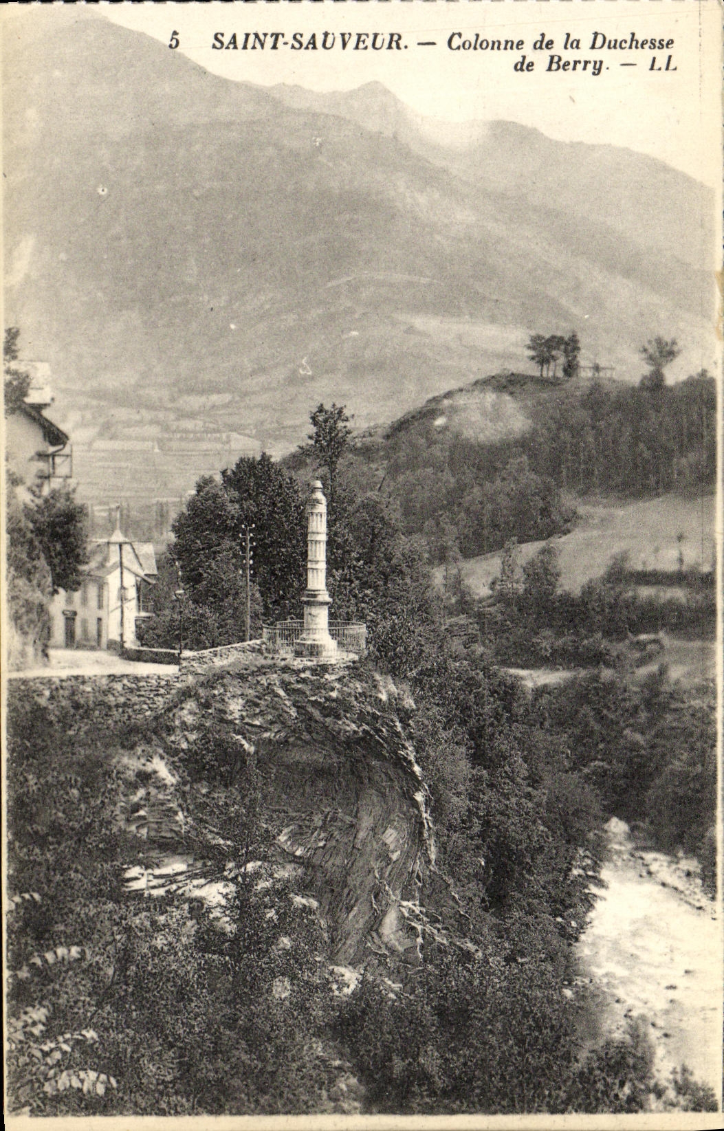 CPA Saint Sauveur Colonne de la Duchesse de Berry