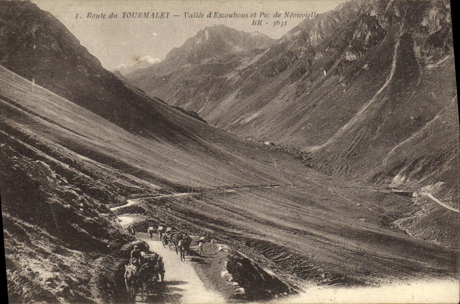 CPA Route du Tourmalet Vallee d Escoubous et Pic de Neouvieille