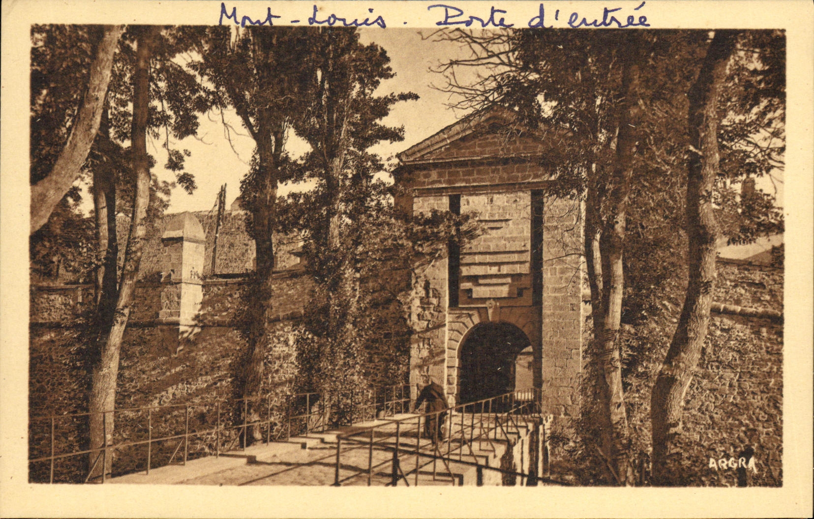 Mont-Louis — Porte d'entrée de la citadelle — ARGRA