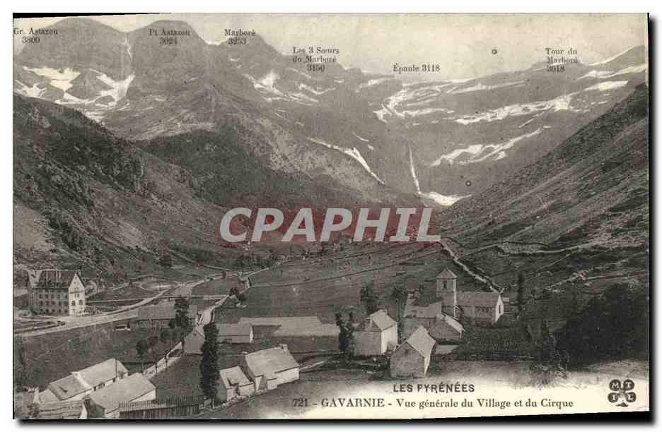 CPA Gavarnie Vue Generale du VIllage et du Cirque