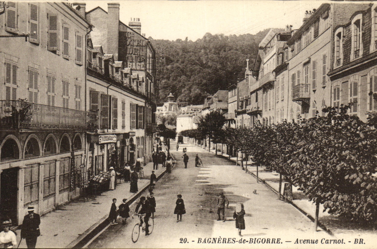 Bagnères-de-Bigorre — Avenue Carnot — BR.