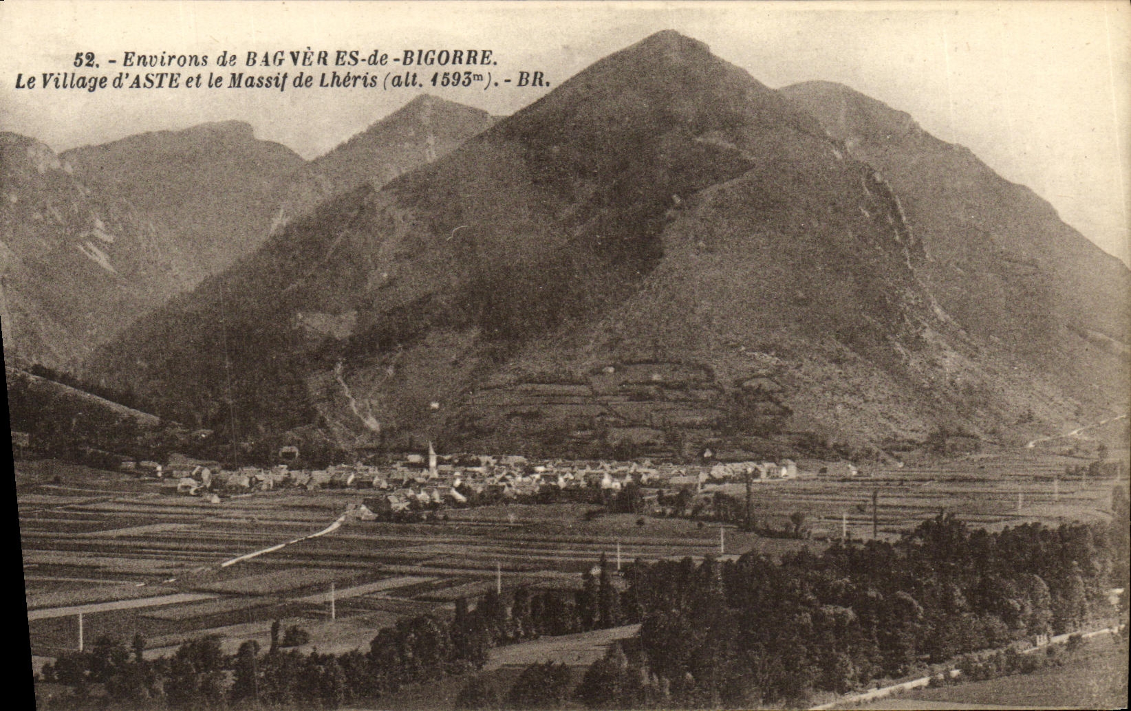 CPA Environs de Bagneres de Bigorre Le Village d Aste et le Massif de Lheris