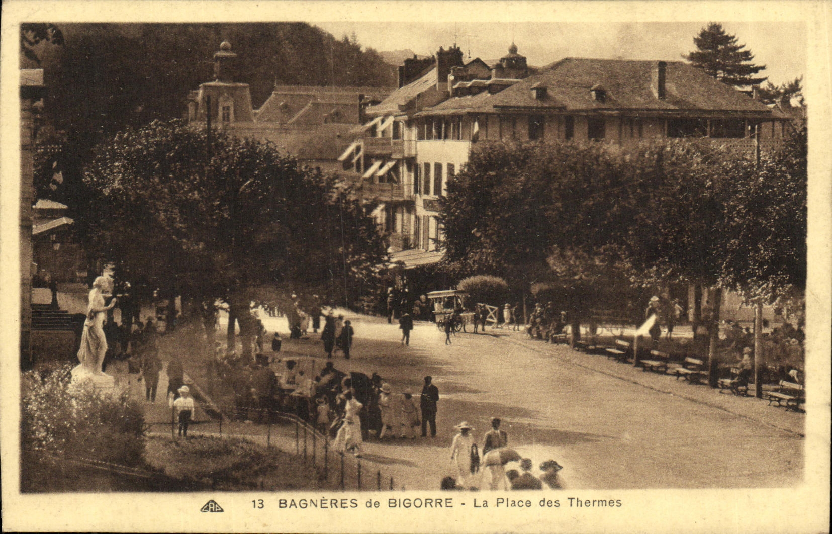 Bagnères-de-Bigorre - La Place des Thermes — éditeur ABA, n° 13