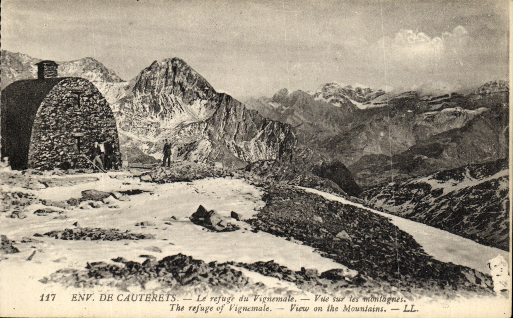 Env. de Cauterets — Le refuge du Vignemale — Vue sur les montagnes — LL. — N° 117
