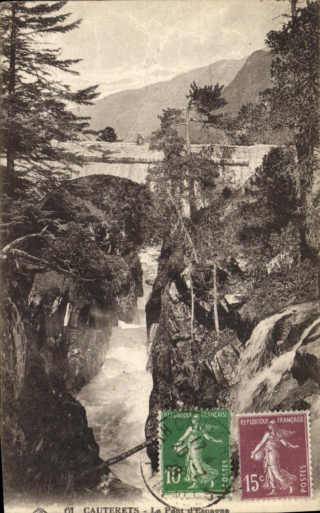 CPA Cauterets Vue Generale Le Pont d Espagne
