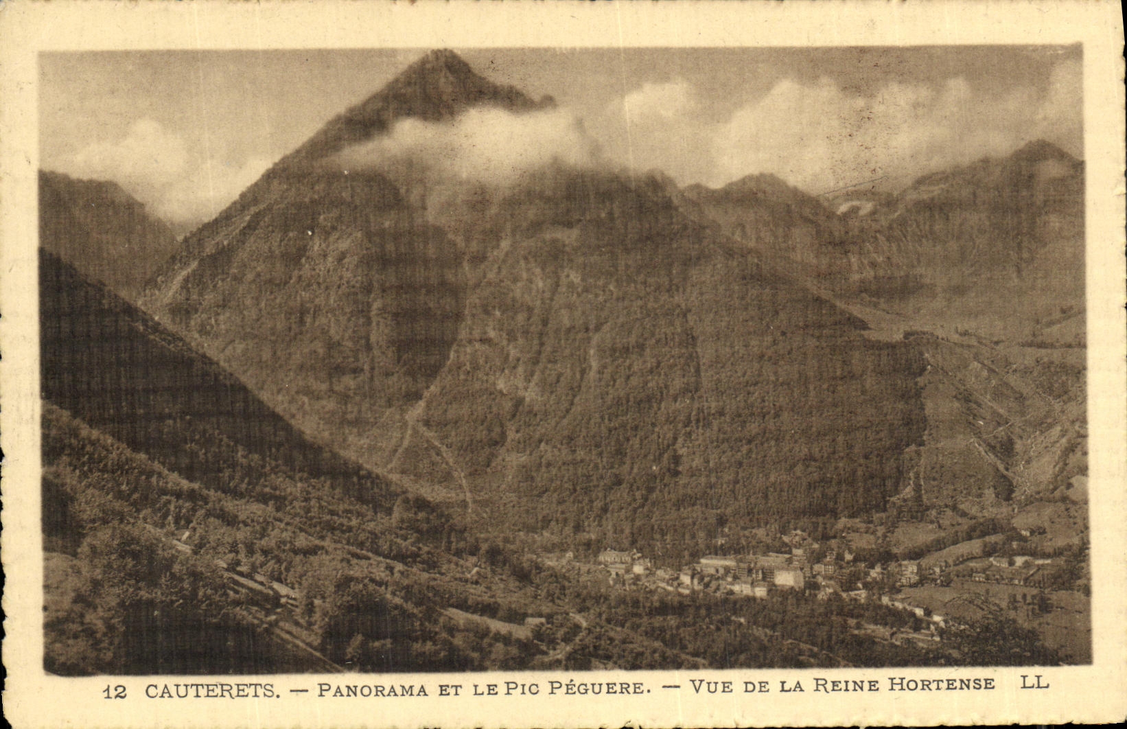 CPA Cauterets Panorama Et Le Pic Peguere Vue De La Reine Hortense
