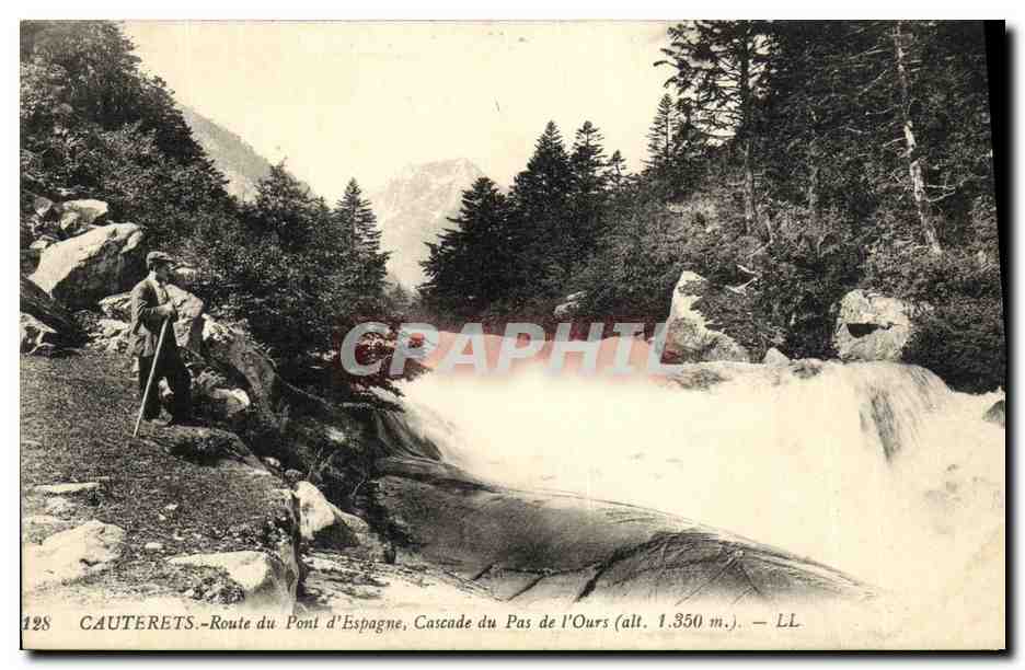CPA Cauterets Route du Pont D Espagne Cascade du Pas de L Ours