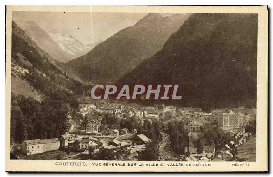 Cauterets - Vue générale sur la ville et vallée de Lutour — Hélios 11