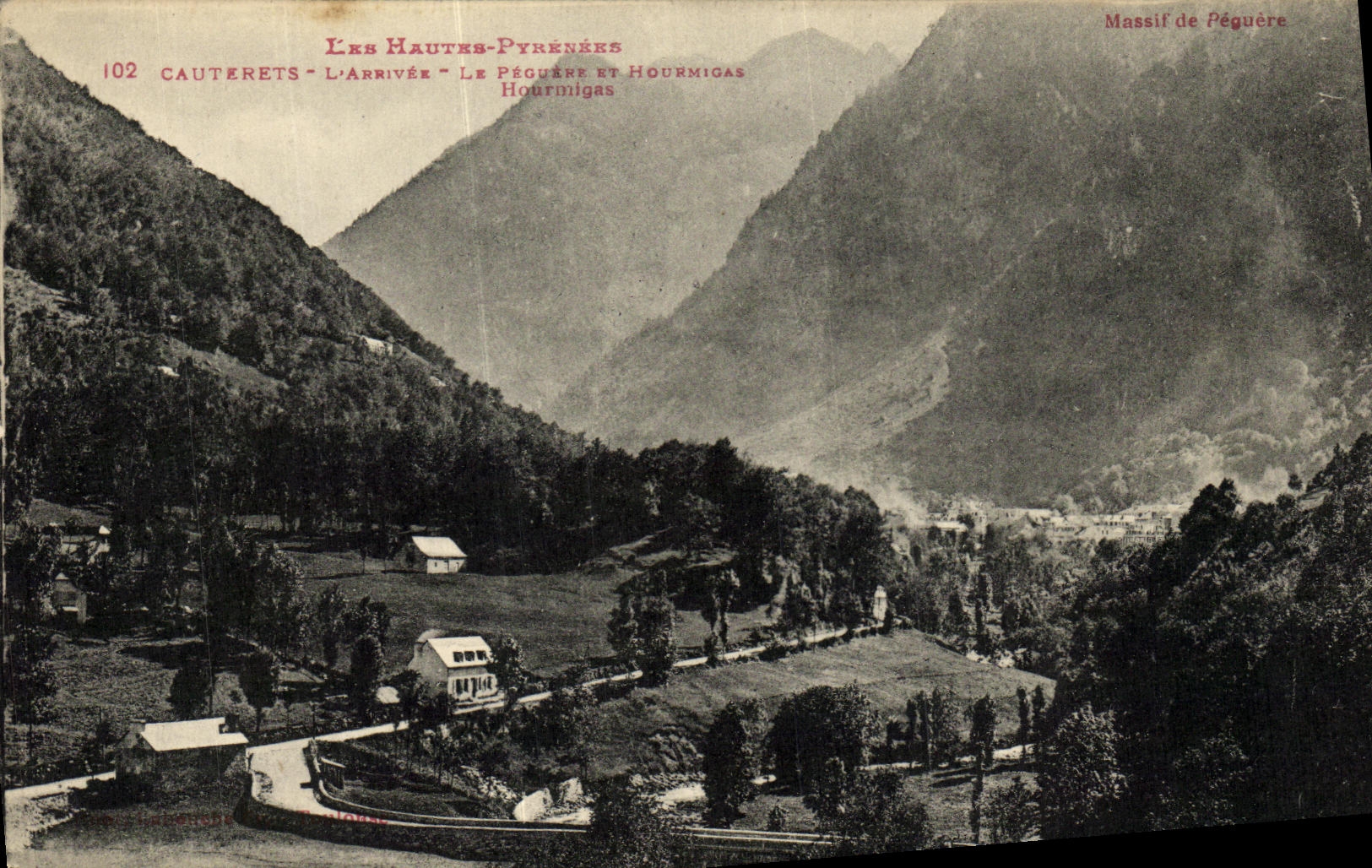 CPA Cauterets L Arrivee Le Peguere et Hourmigas 