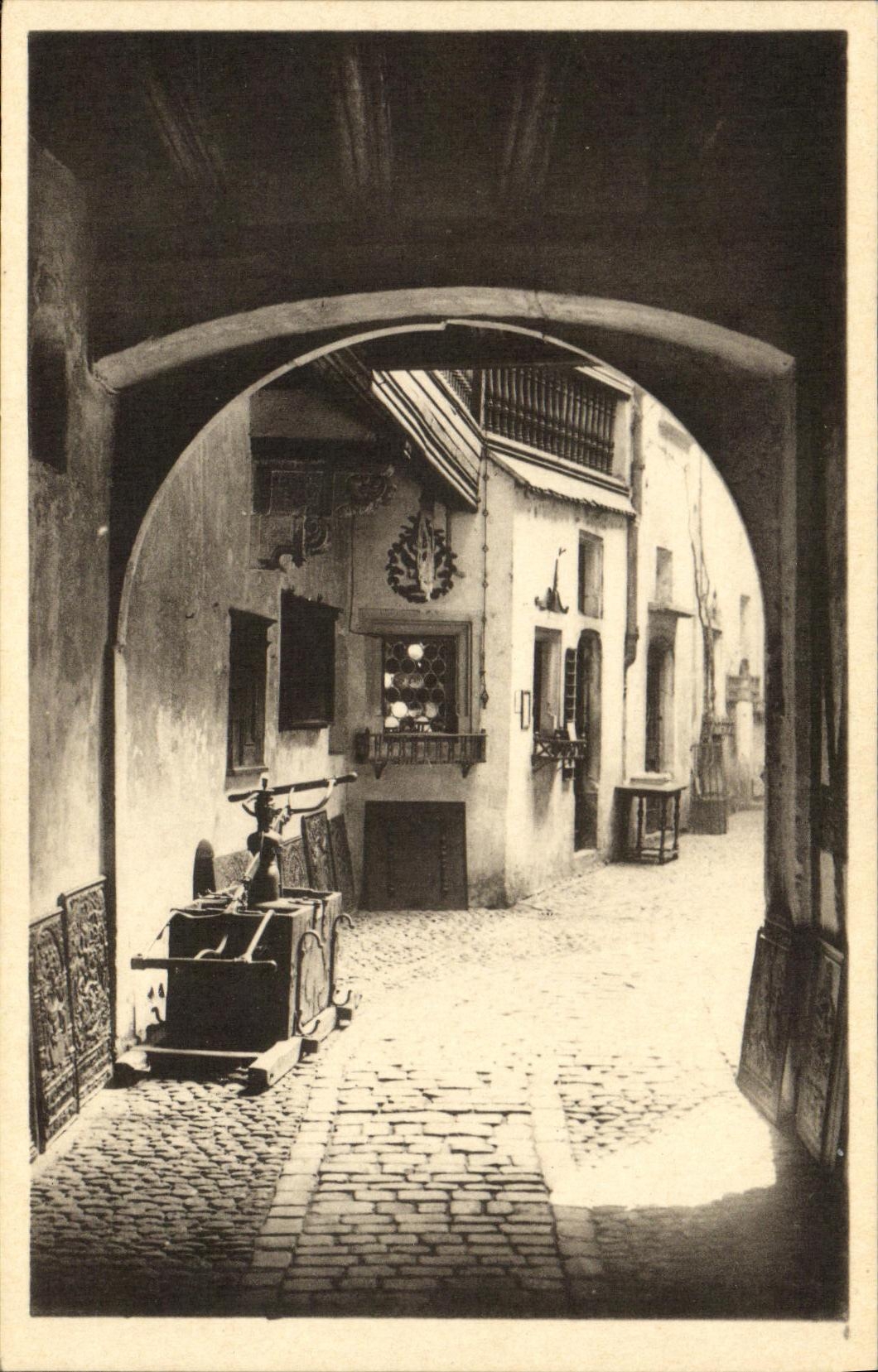 CPA Musee Alsacien L Entree de la Cour Strasbourg