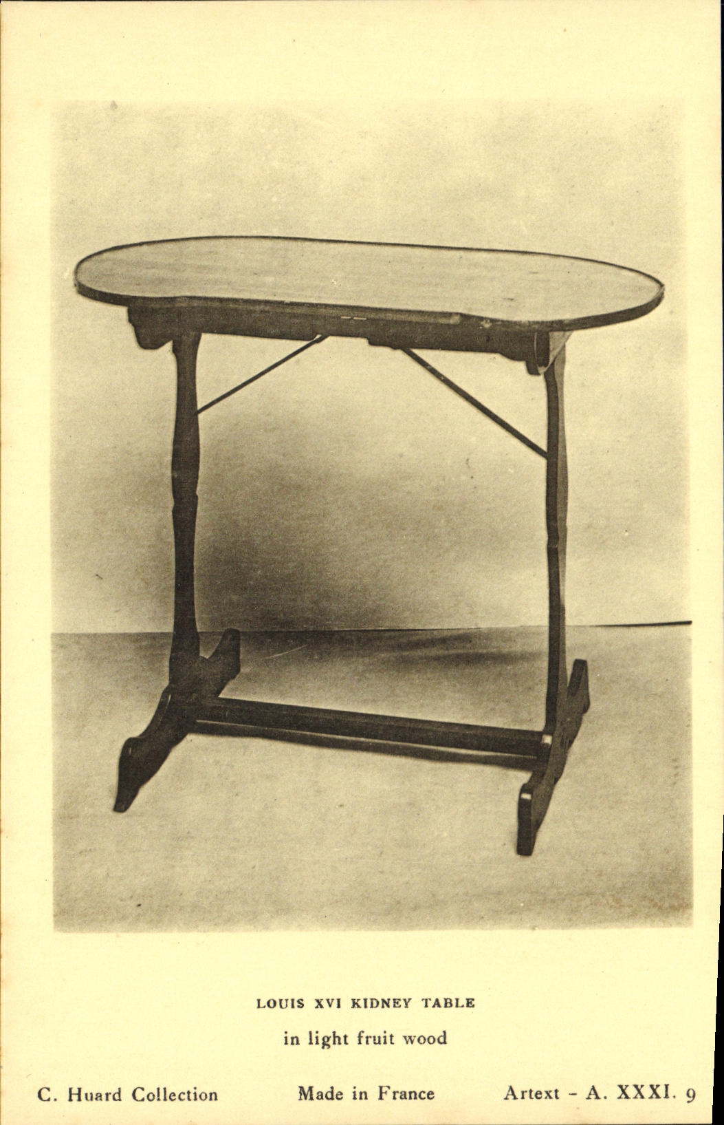 Table Louis XVI en bois fruit léger — C. Huard Collection — Arttext A. XXXI. 9