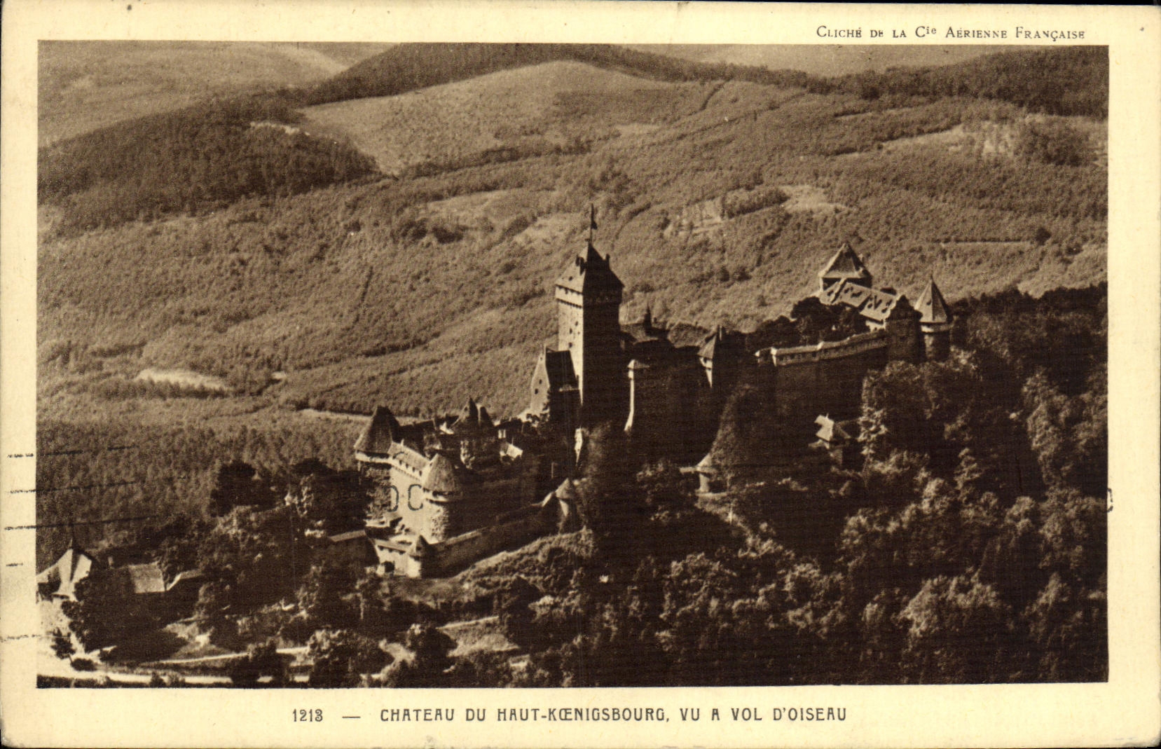 Château du Haut-Kœnigsbourg, vu à vol d'oiseau — cliché de la Cie Aérienne Française, n°1218