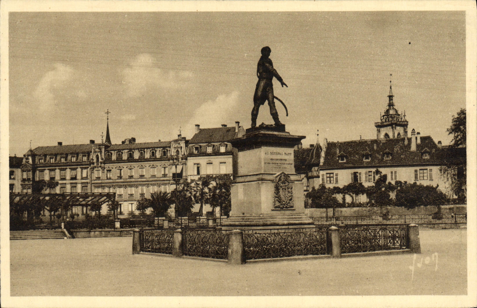 Colmar — Statue du Général Rapp et Tour de la Cathédrale — Les Éditions d'Art Yvain