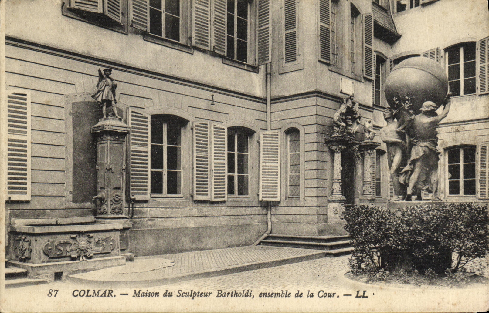 Colmar — Maison du Sculpteur Bartholdi, ensemble de la Cour — LL