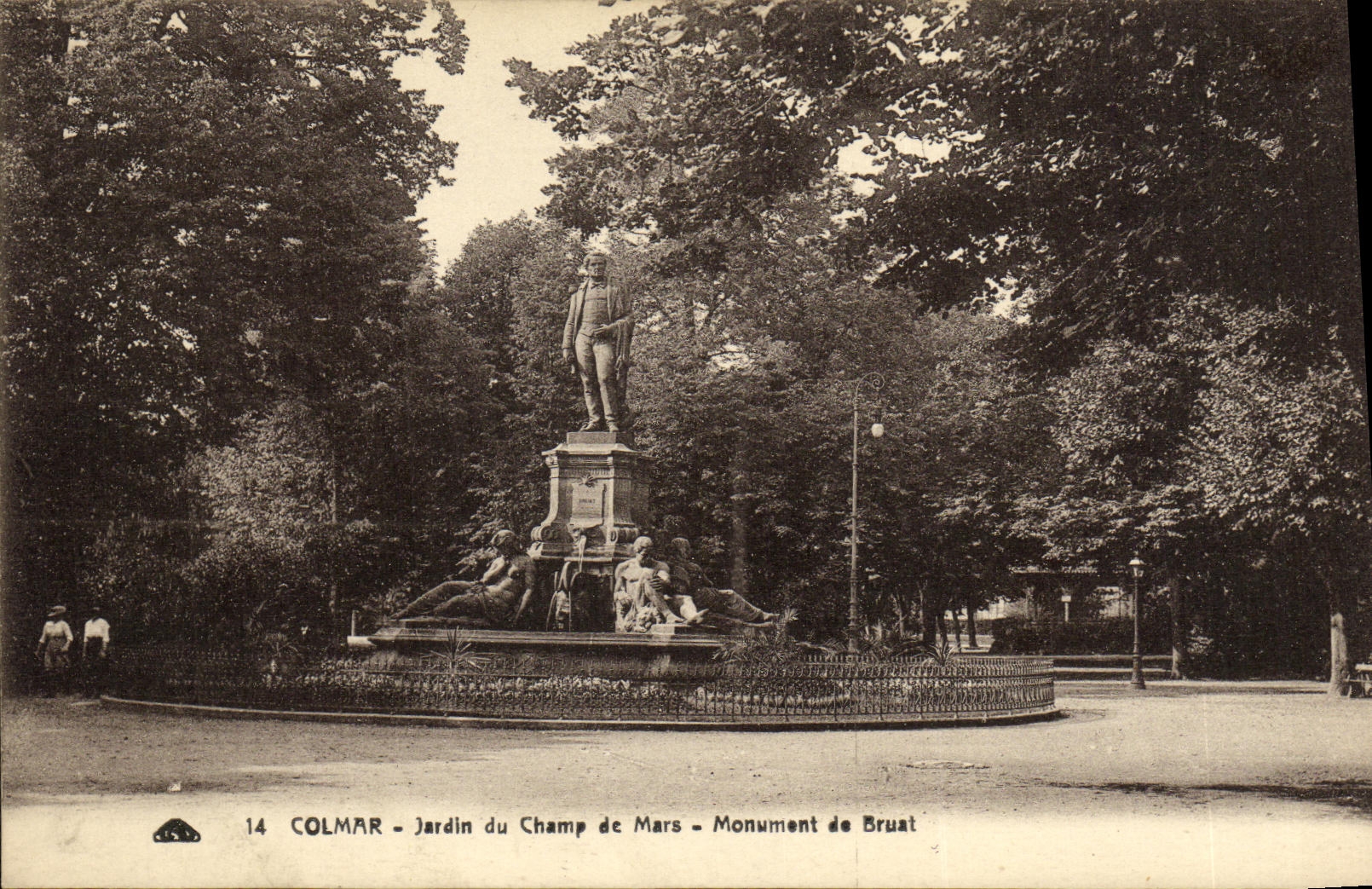 CPA Colmar Jardin du Champ de Mars Monument de Brust