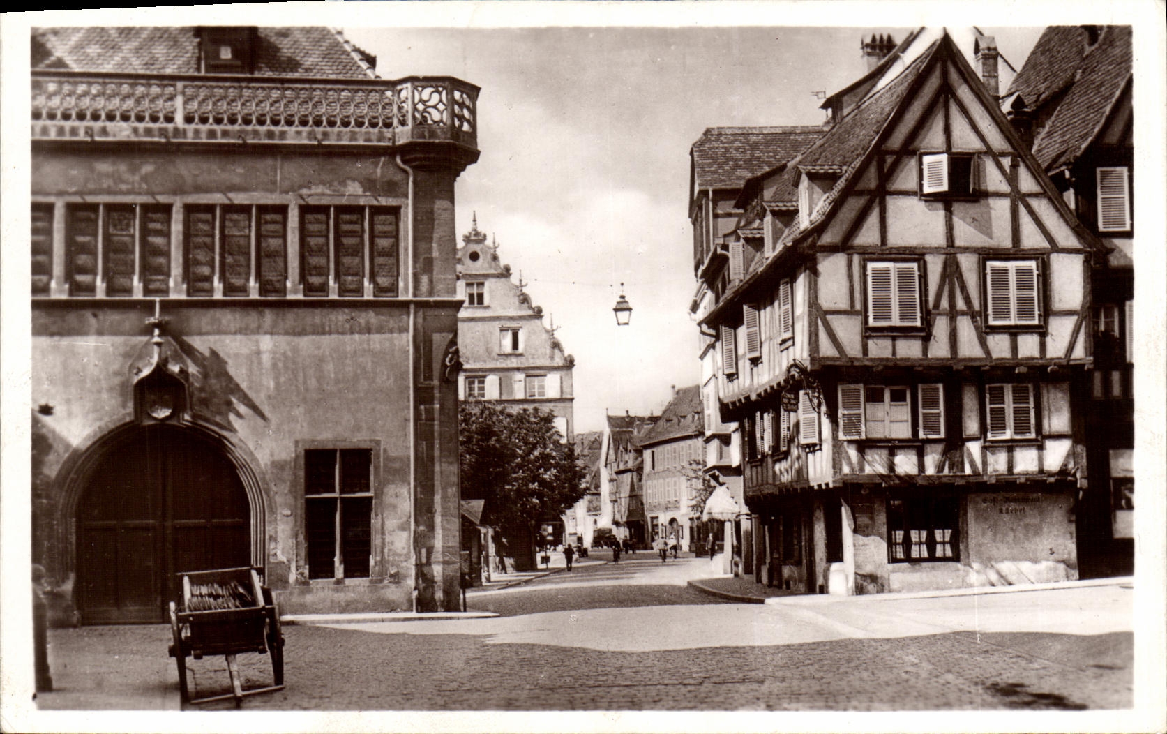 CPA Colmar Le Vieux La grand rue avec l ancienne douane