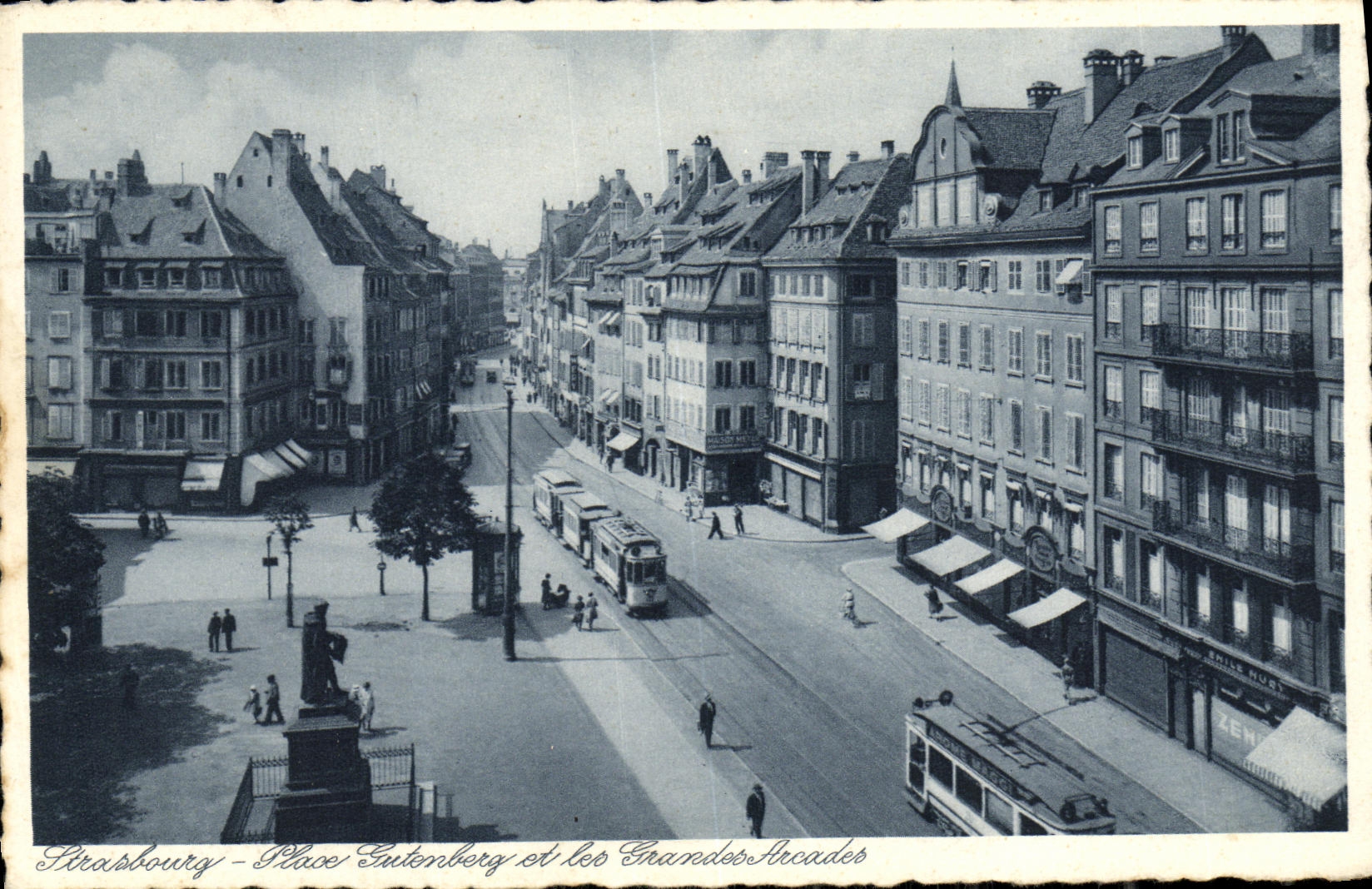 CPA Strasbourg Place Gutenberg et les grandes arcades