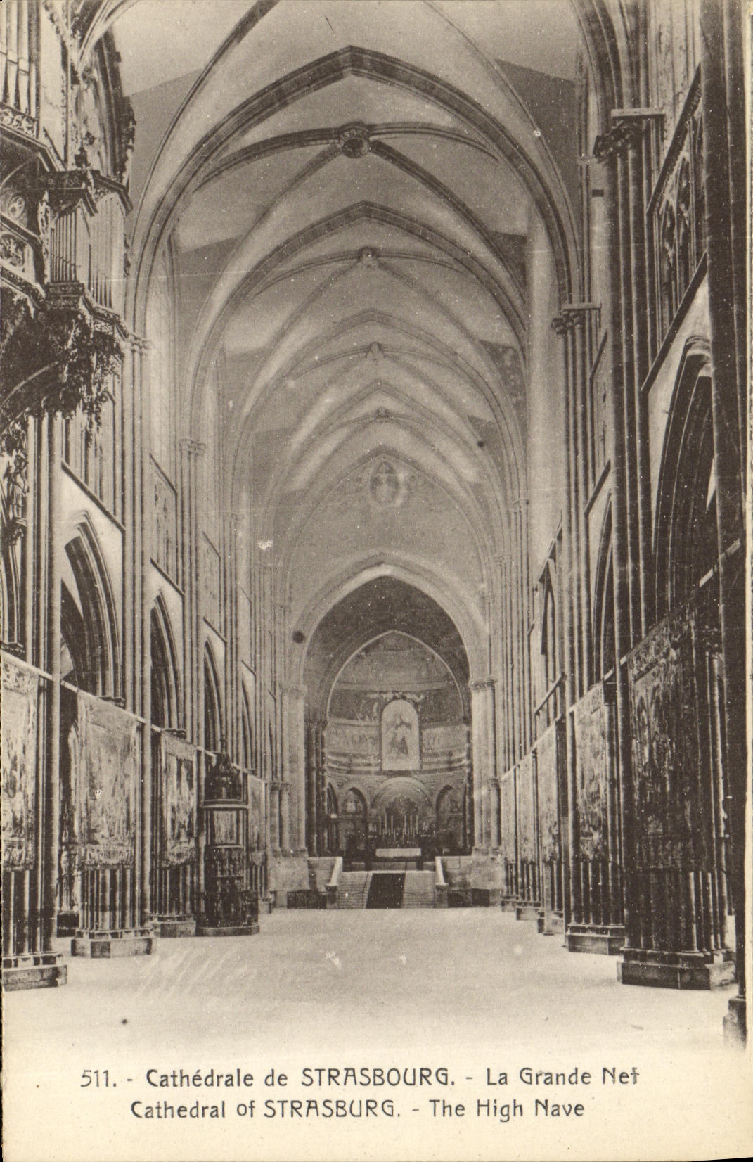 CPA Strasbourg Le Cathedrale La Grande Nef 