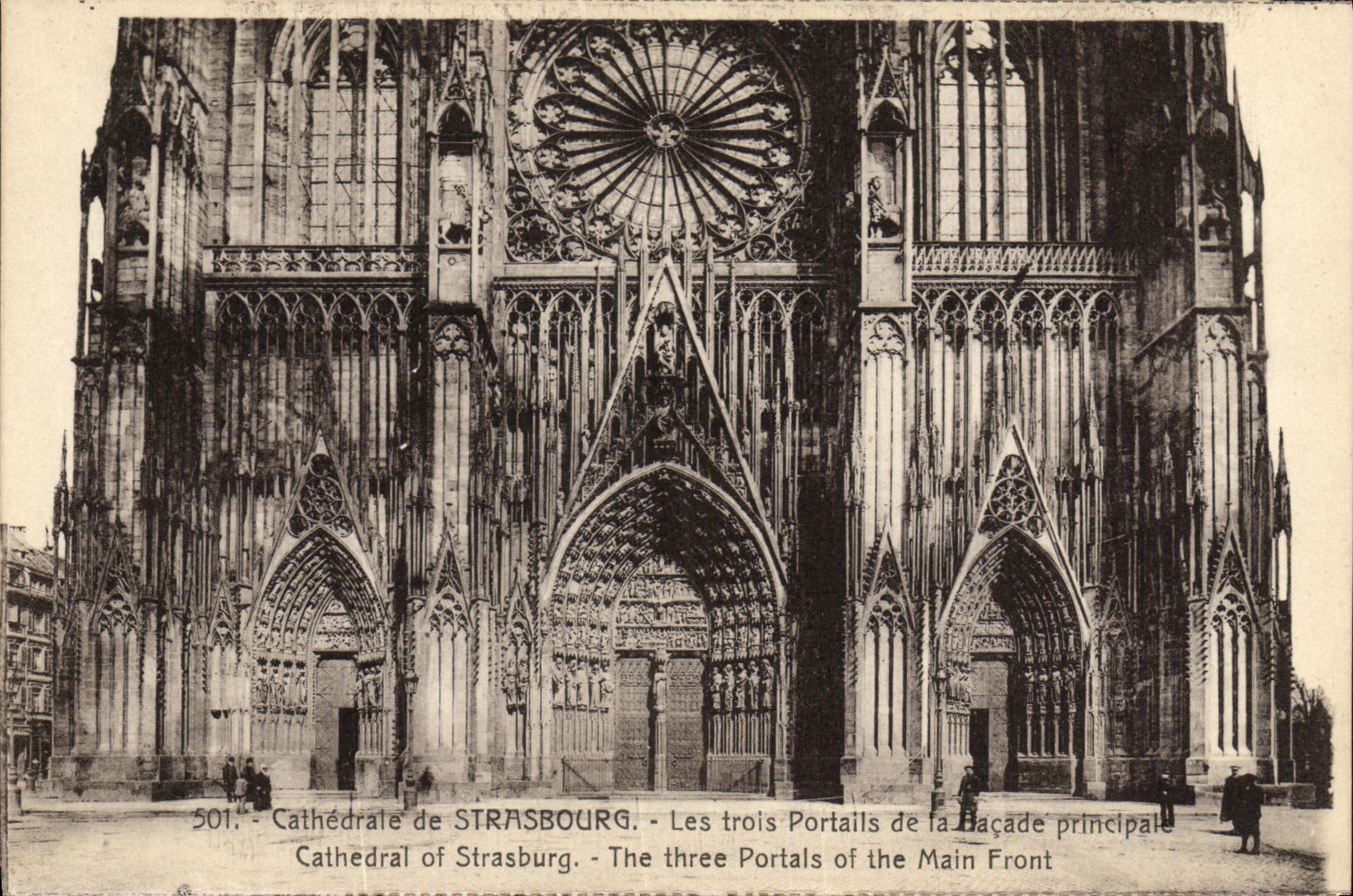 CPA Strasbourg Cathedrale Les Trois Portails de la facade principale