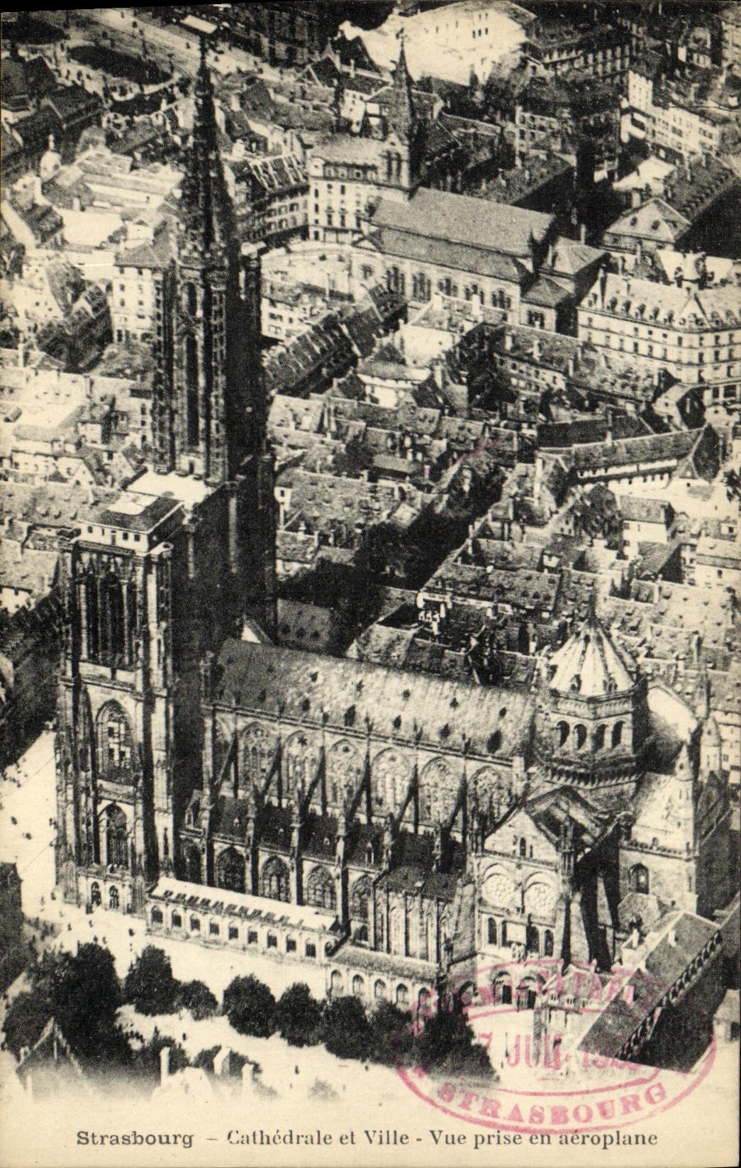 Strasbourg – Cathédrale et Ville – Vue prise en aéroplane