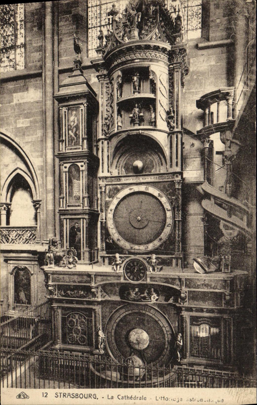 CPA Strasbourg La Cathedrale L horloge astronomique