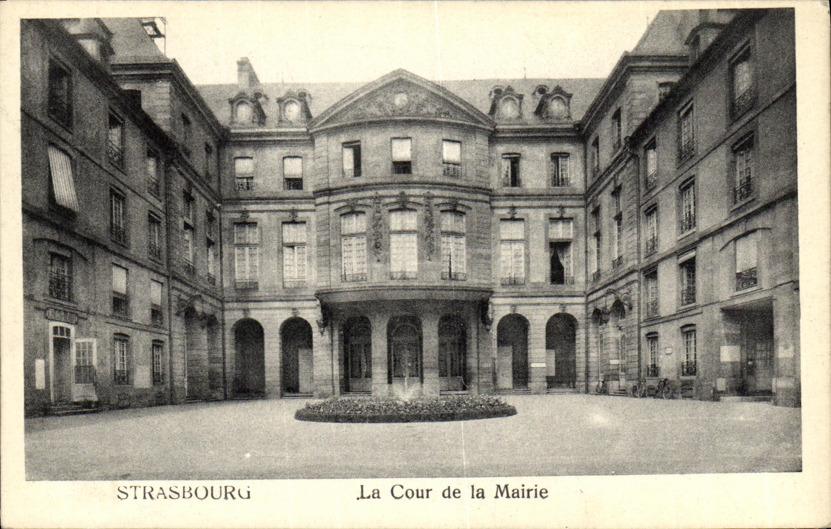 CPA Strasbourg La Cour de la Mairie