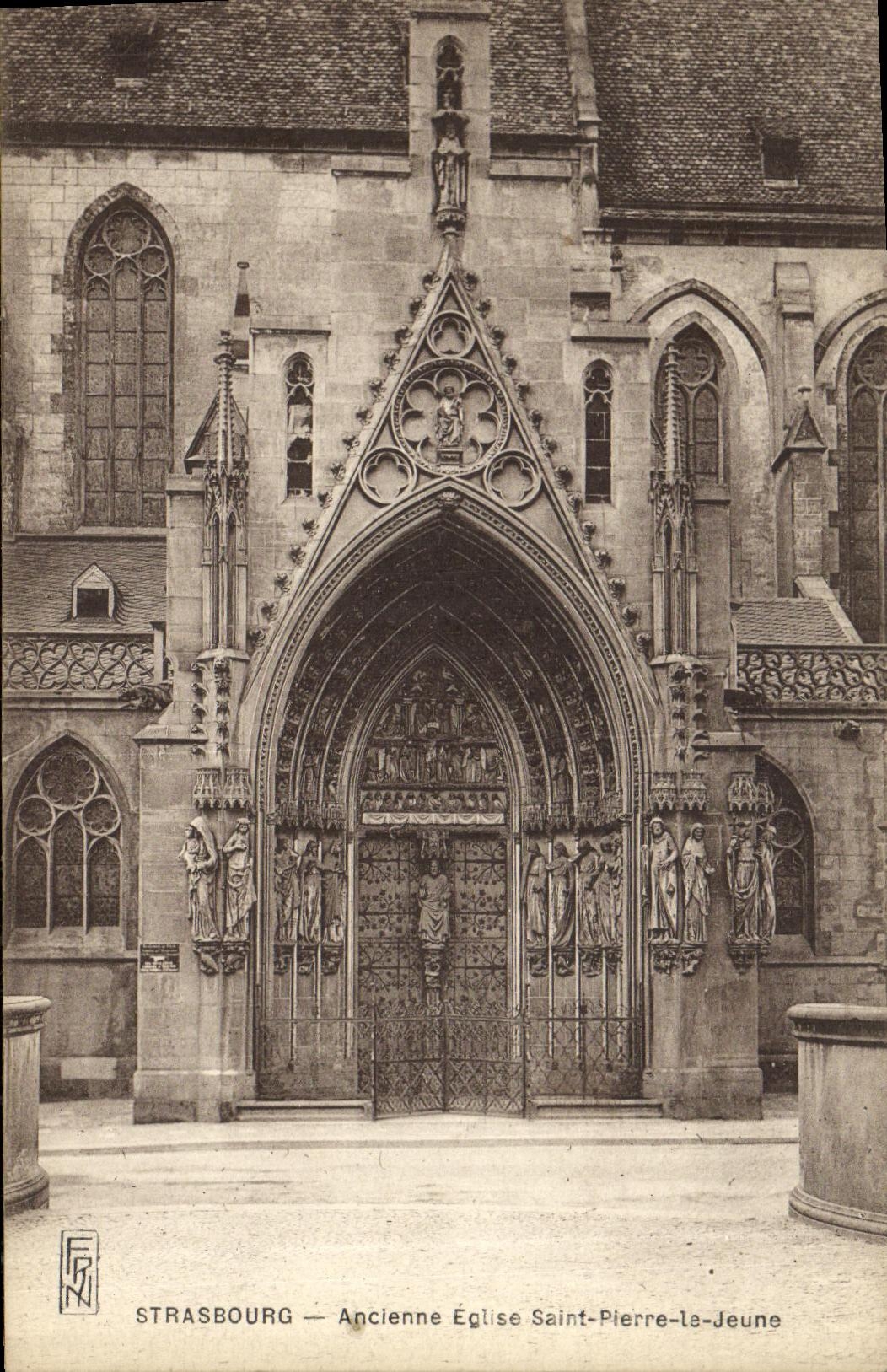CPA Strasbourg Ancienne Eglise Saint Pierre le Jeune