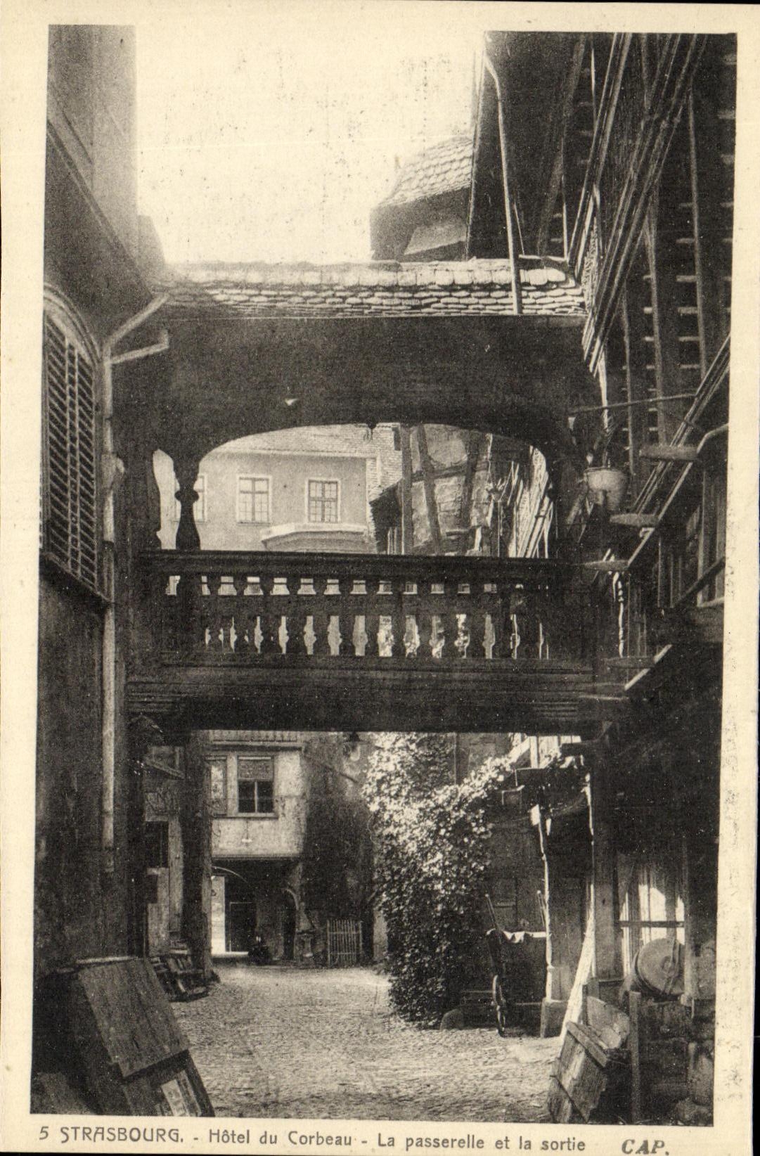 CPA Strasbourg Hotel du Corbeau La Passerelle et la Sortie