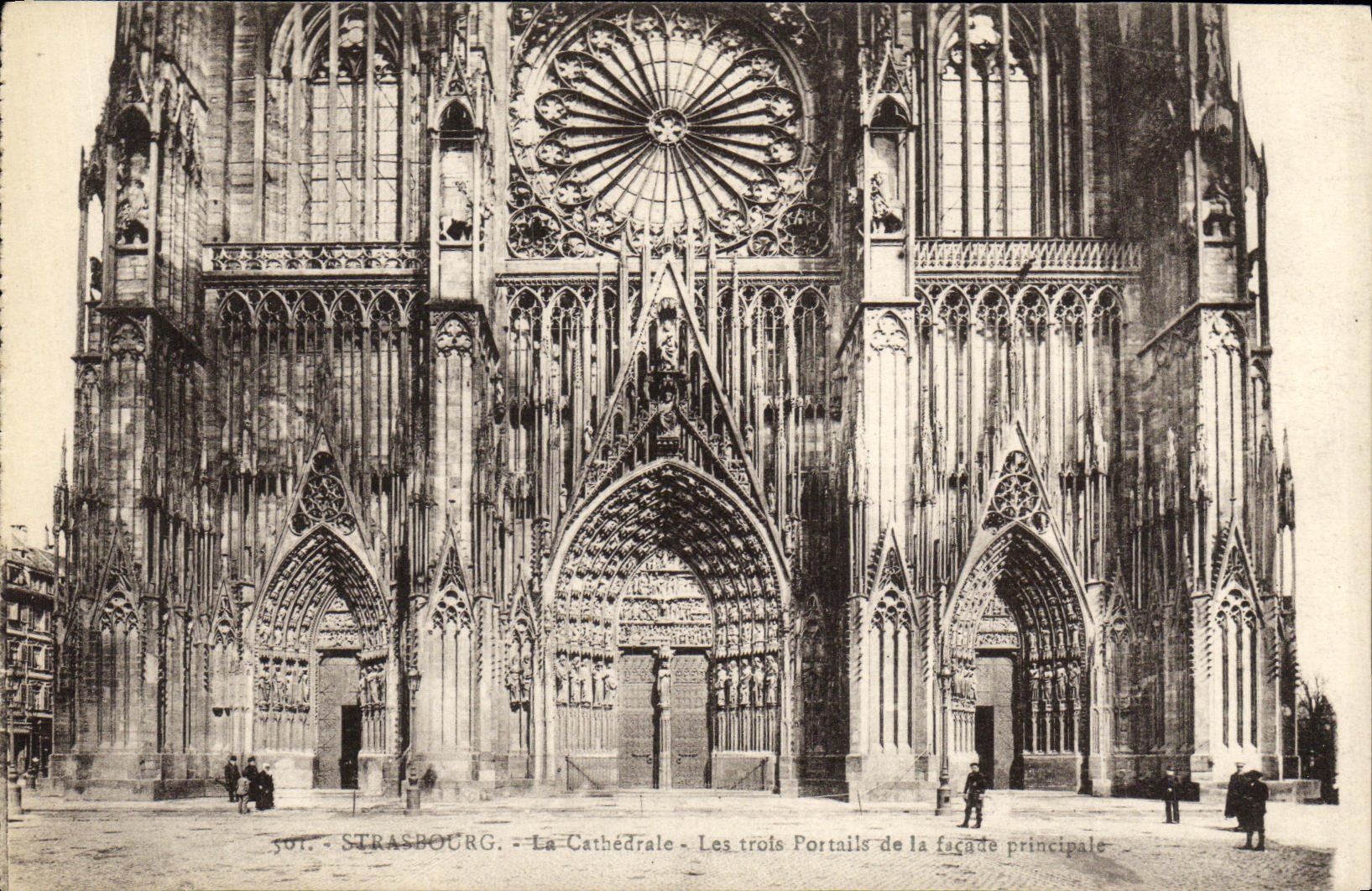 CPA Strasbourg La Cathedrale Les Trots Portails de la Facade Principale