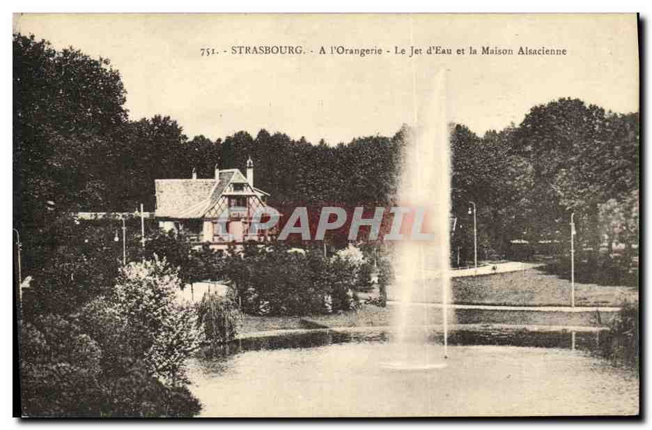CPA Strasbourg A L Orangerie Le Jet d Eau et la Maison Alsacienne