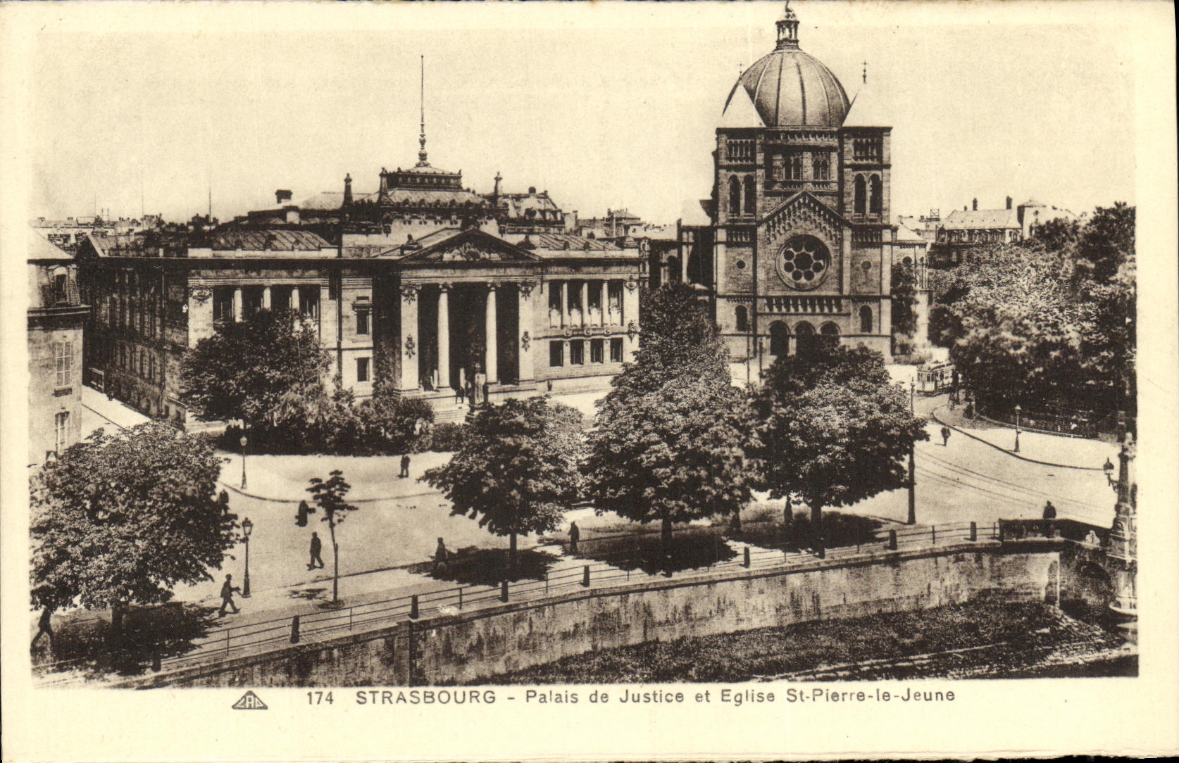 CPA Strasbourg Palais de Justice et Eglise St Pierre le Jeune
