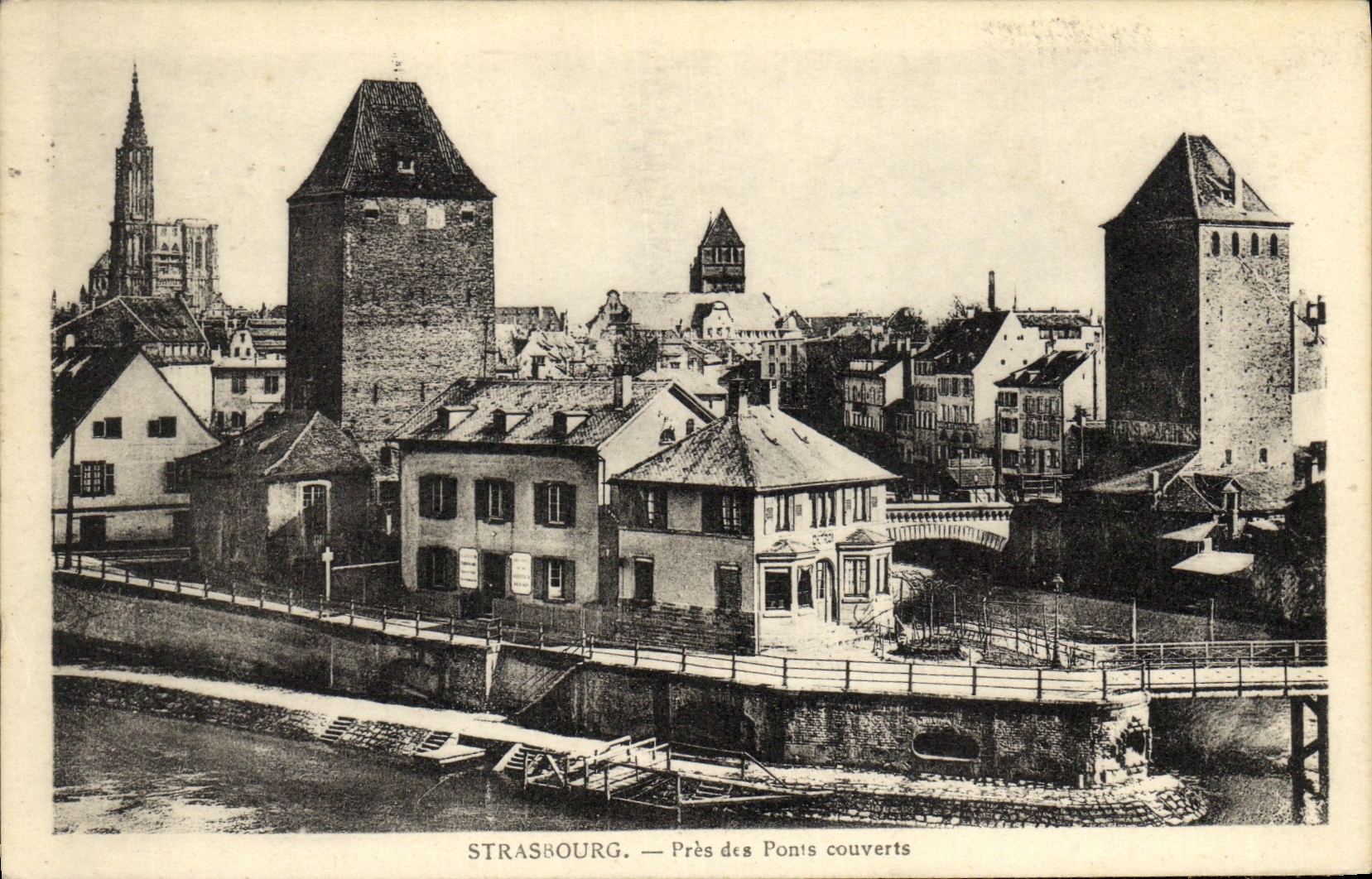 CPA Strasbourg Pres des Ponts Couverts