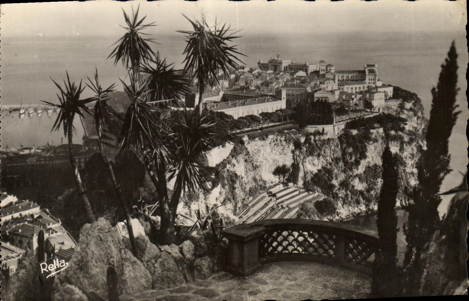 CPA Monte Carlo Le Rocher de Monaco vu du Jardin Exotique