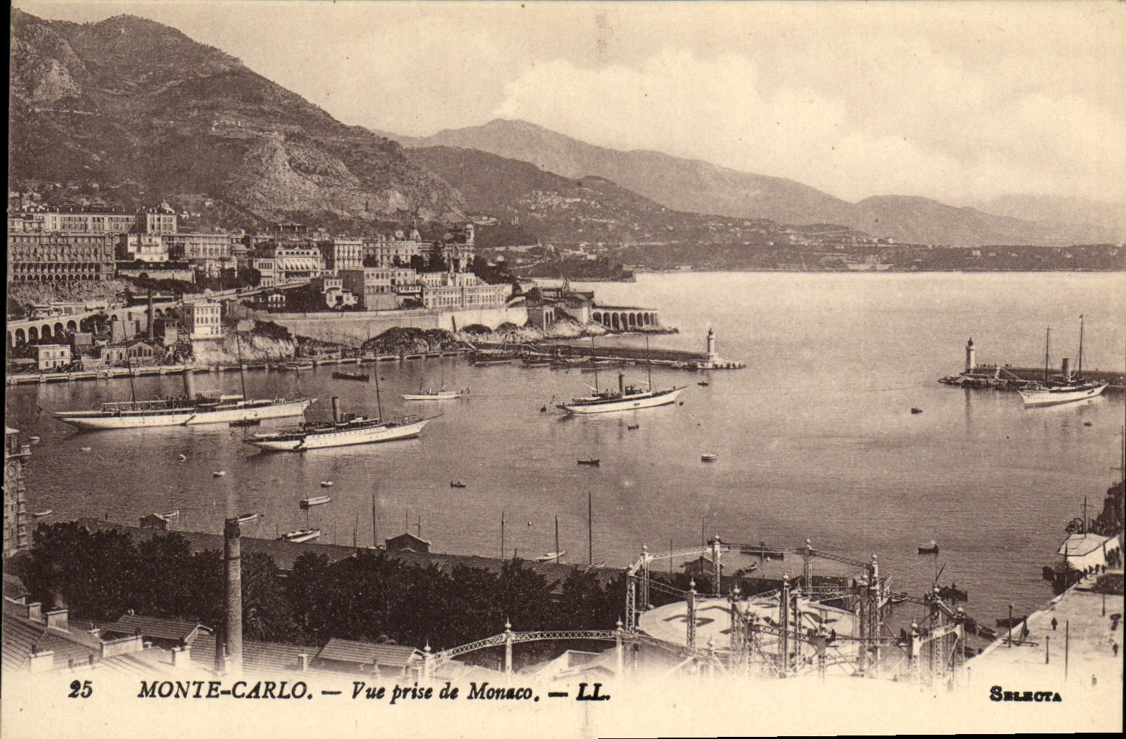 CPA Monte Carlo Vue prise de Monaco Bateaux