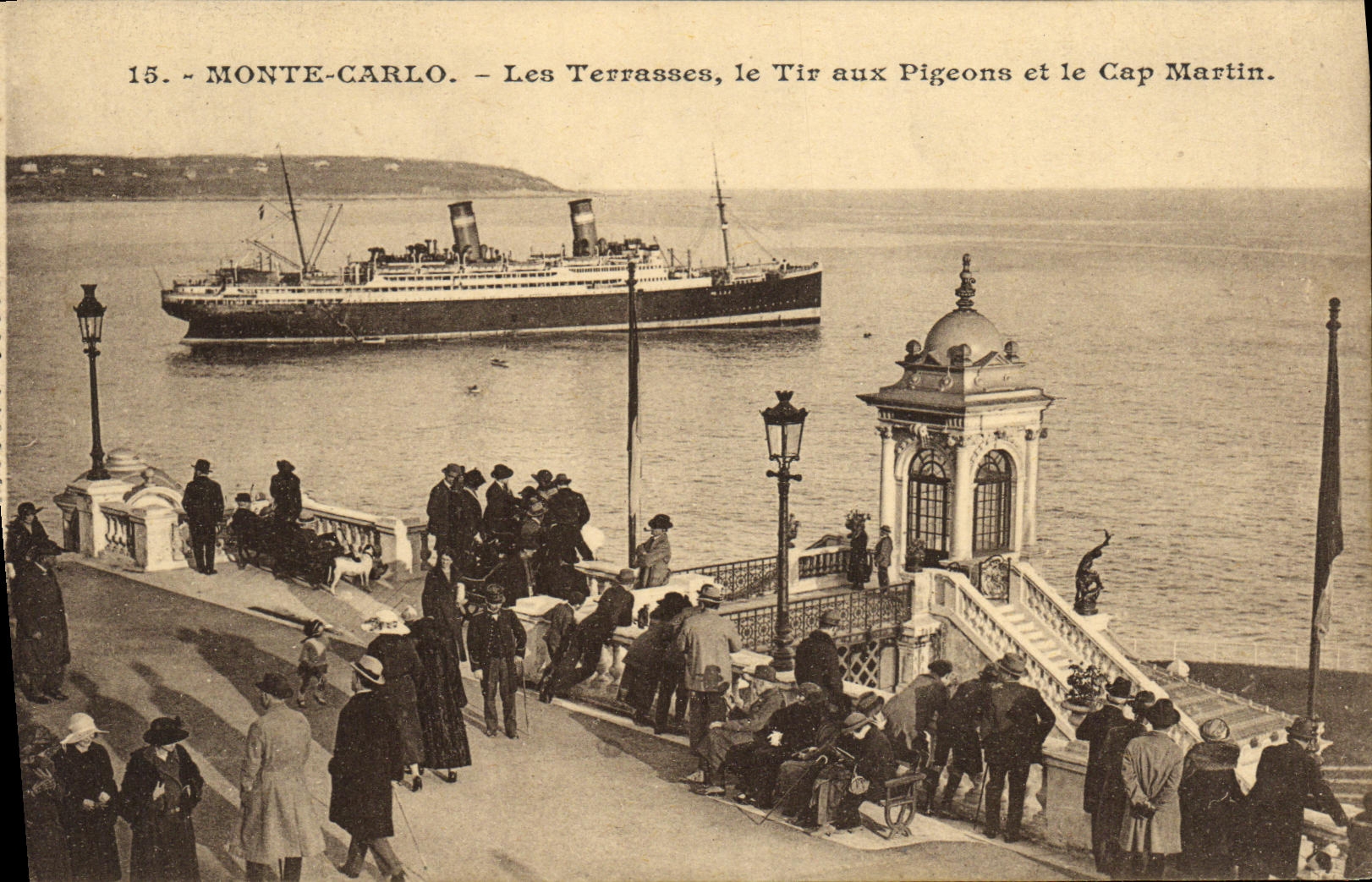 CPA Monte Carlo Les Terrasses le Tir aux Pigeons et le Cap Martin Bateau