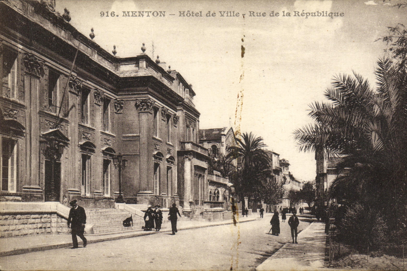 CPA Menton Hotel de Ville Rue de la Republique