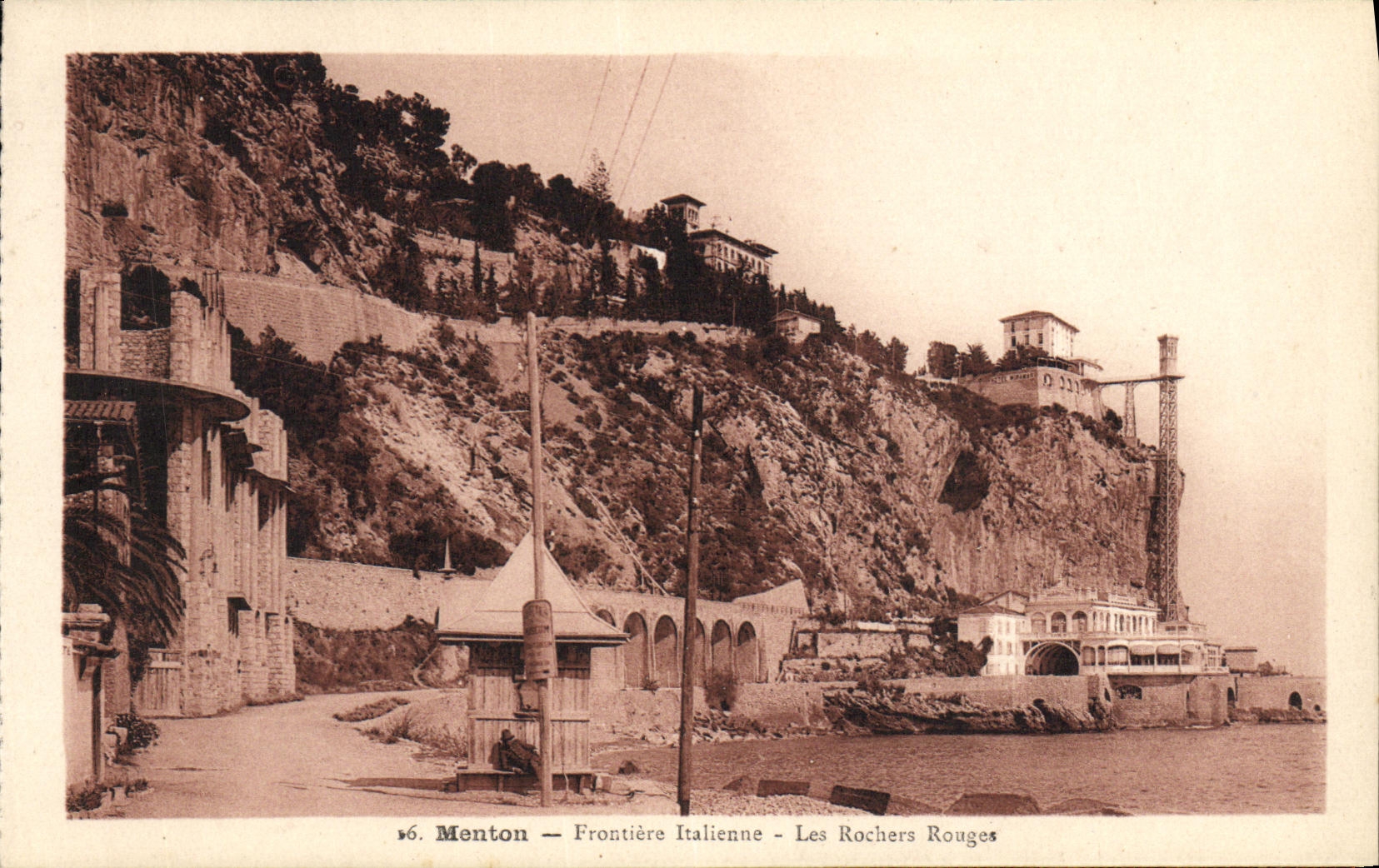 CPA Menton Frontiere Italienne Les Rochers Rouges