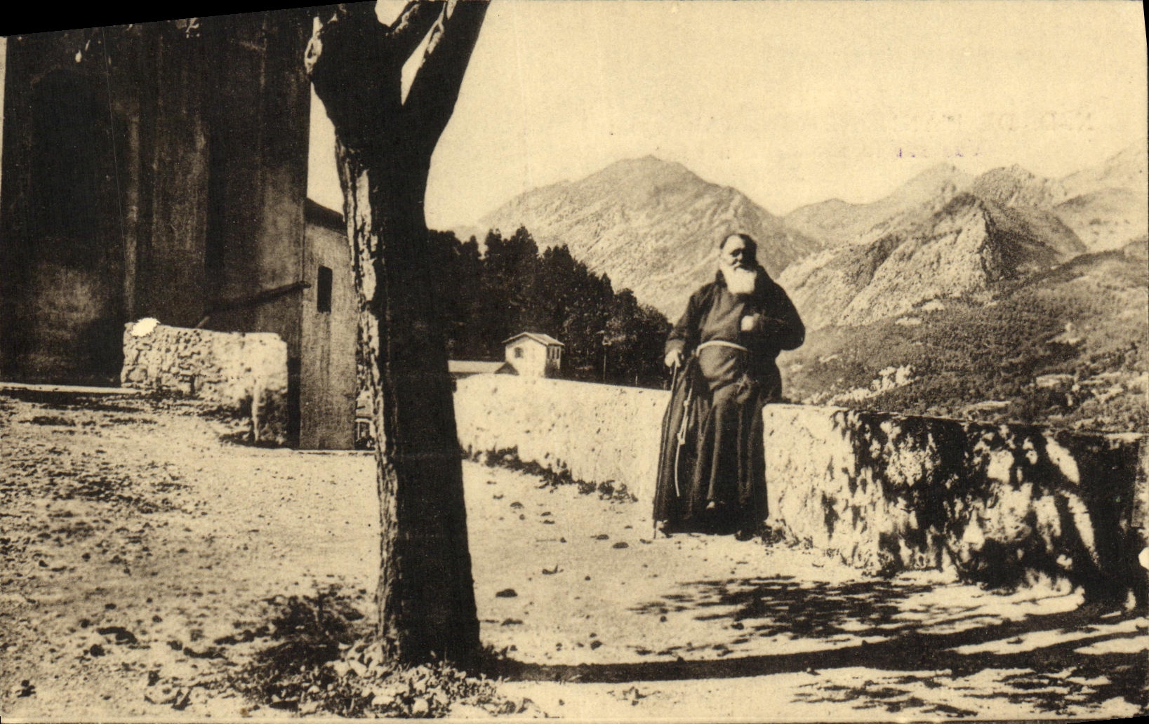 CPA Menton De L Annonciade Vue sur la montagne a l Est